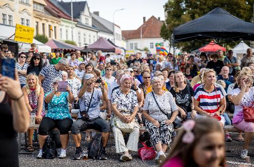 23. Kosteleck� posv�cen� - www.webtrziste.cz