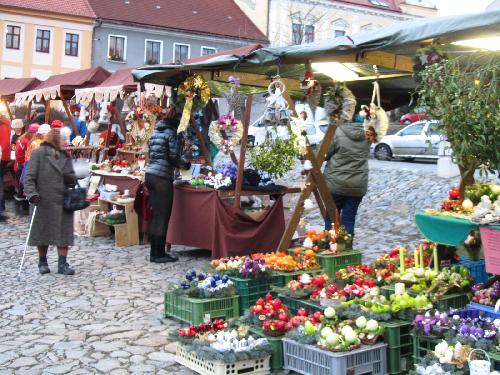 ADVENTN� TRH a rozsv�cen� v�no�n�ho stromu